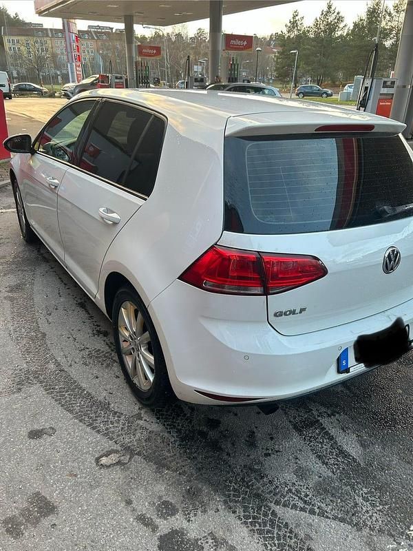 Begagnad VW Golf VII 105 HK (77 kW) 2015 Halvkombi