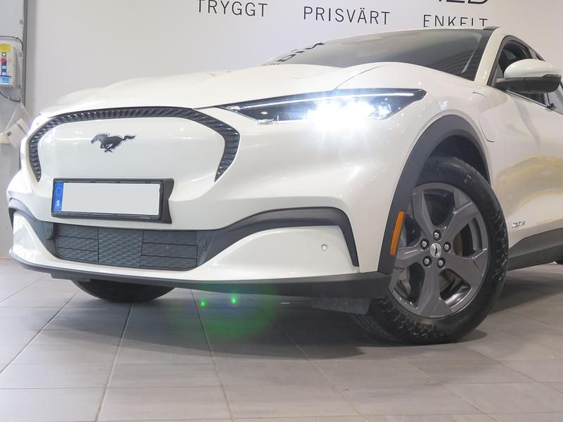 Begagnad Ford Mustang Mach-E Standard Range 2022 Vit SUV