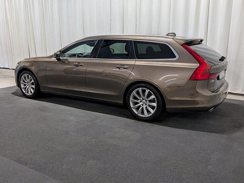 Begagnad Volvo V90 190 HK (139 kW) 2017 Brun Kombi