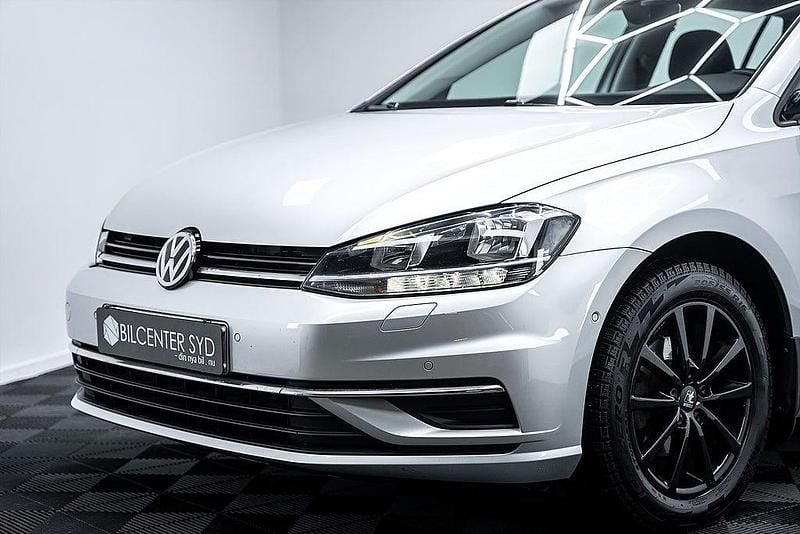 Begagnad VW Golf VII IQ Drive 116 HK (85 kW) 2019 Silver Halvkombi