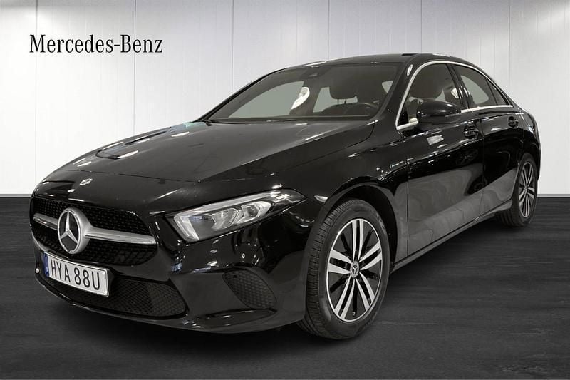 Svart Begagnad 2020 Mercedes A250 Sedan | 249 900 kr (Marknadspris) - Bild 1/4