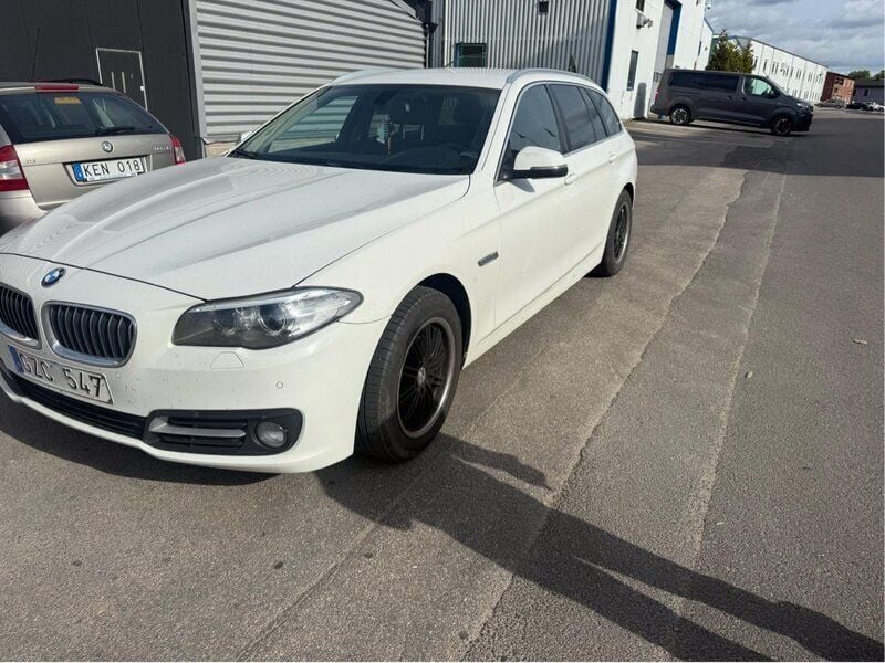 Vit Begagnad 2014 BMW 520 Kombi | 122 000 kr (Marknadspris) - Bild 1/4