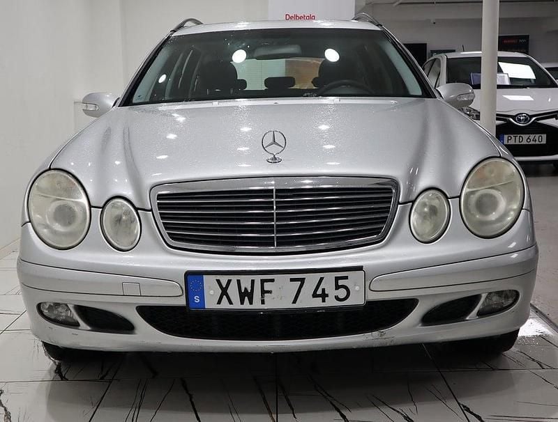 Begagnad Mercedes E200 Classic 163 HK (119 kW) 2005 Silver Kombi