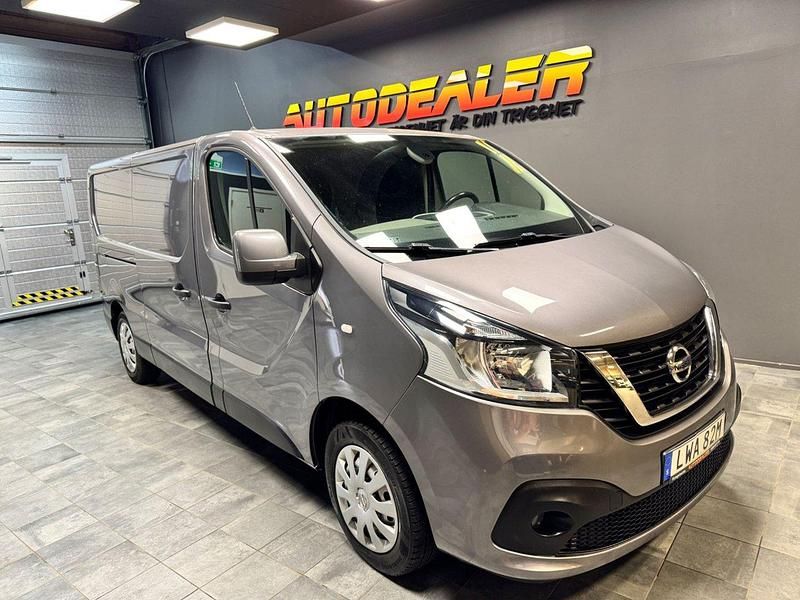 Grå Begagnad 2019 Nissan NV300 Van | 159 900 kr (Lite dyr) - Bild 1/4