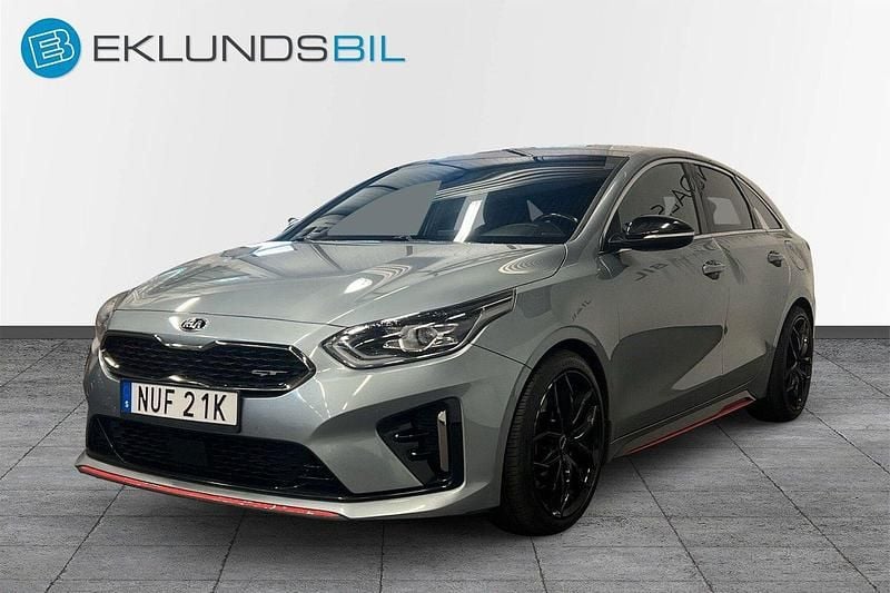 Grå Begagnad 2019 Kia ProCeed GT 2 Halvkombi | 189 900 kr (Marknadspris) - Bild 1/4