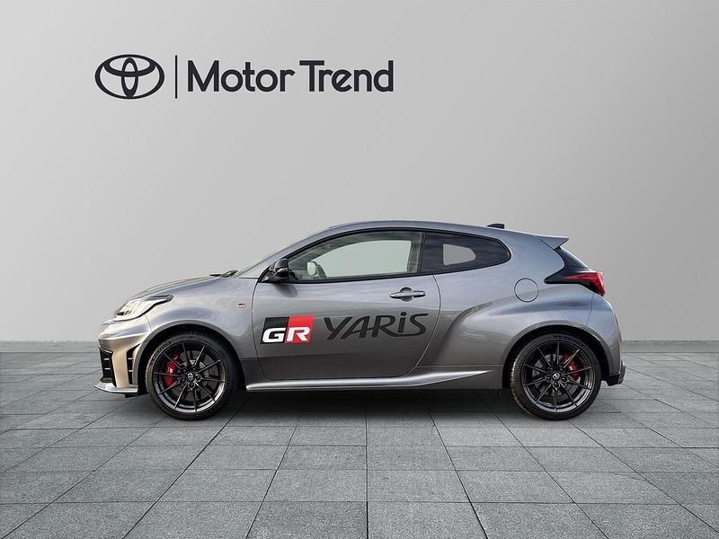 Begagnad Toyota Yaris 283 HK (208 kW) 2024 Silver Halvkombi