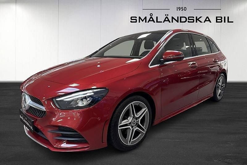 Röd Begagnad 2020 Mercedes B200 AMG Minibuss | 279 000 kr (Lite dyr) - Bild 1/4