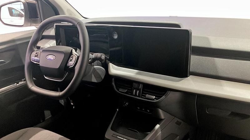 Begagnad Ford Courier Limited 100 kW (136 HK) 2025 Frozen white Minibuss