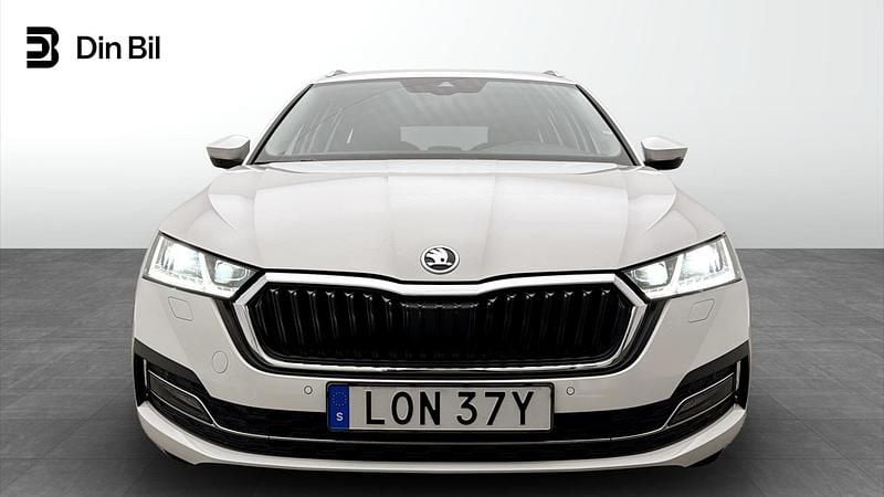 Begagnad Skoda Octavia Style 110 HK (80 kW) 2023 Vit Kombi