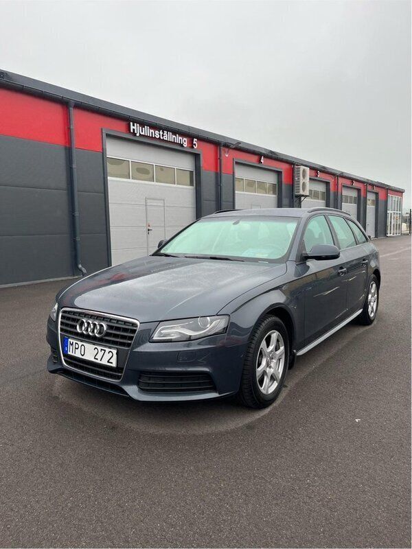 Grå Begagnad 2011 Audi A4 Kombi | 90 000 kr (Marknadspris) - Bild 1/4