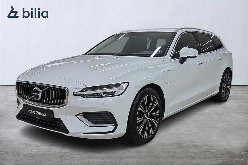 Vit Begagnad 2023 Volvo V60 Core Kombi | 359 000 kr (Marknadspris) - Bild 1/3