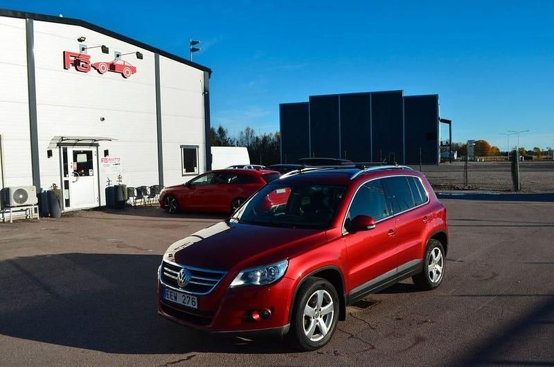 Röd Begagnad 2009 VW Tiguan Sportline SUV | 74 900 kr (Bra pris) - Bild 1/4