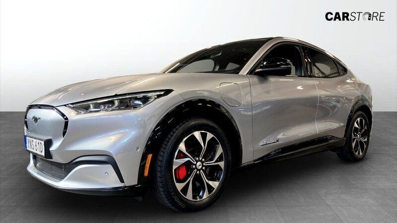 Grå Begagnad 2021 Ford Mustang Mach-E SUV | 339 900 kr (Marknadspris) - Bild 1/4