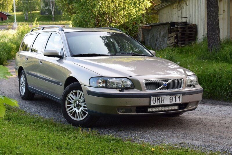 Ljusbrun (brun) Begagnad 2004 Volvo V70 Business Edition Kombi | 42 000 kr (Lite dyr) - Bild 1/4