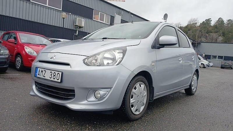 Silver Begagnad 2013 Mitsubishi Space Star Halvkombi | 39 900 kr (Marknadspris) - Bild 1/4