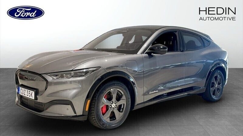 Grå (grey) Begagnad 2021 Ford Mustang Mach-E ST SUV | 354 900 kr (Marknadspris) - Bild 1/4
