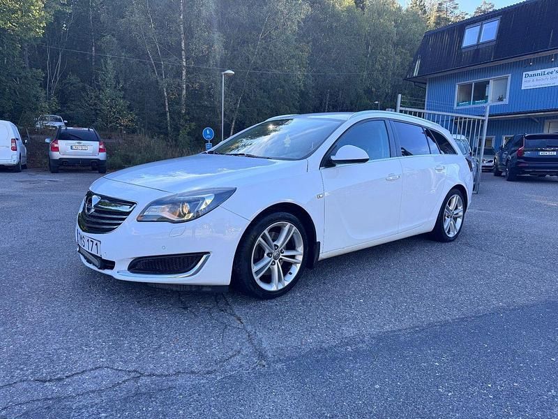 Vit Begagnad 2014 Opel Insignia Edition Kombi | 74 900 kr (Marknadspris) - Bild 1/4