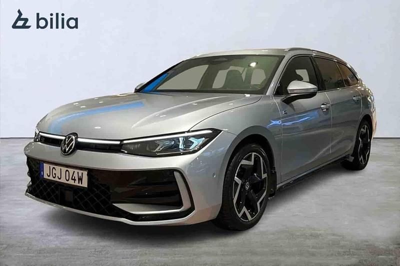 Silver Begagnad 2025 VW Passat Kombi | 419 900 kr - Bild 1/1