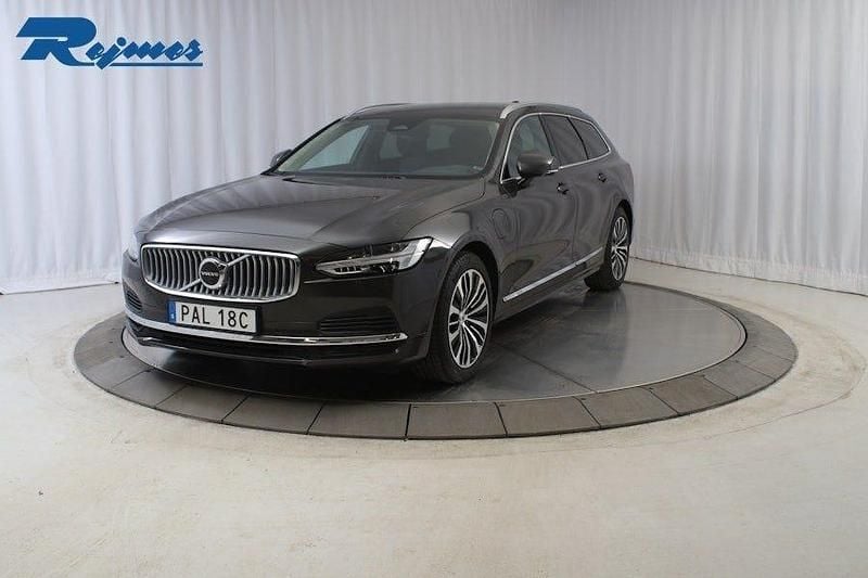 Platinum grey metallic Begagnad 2025 Volvo V90 Core Kombi | 437 900 kr - Bild 1/4