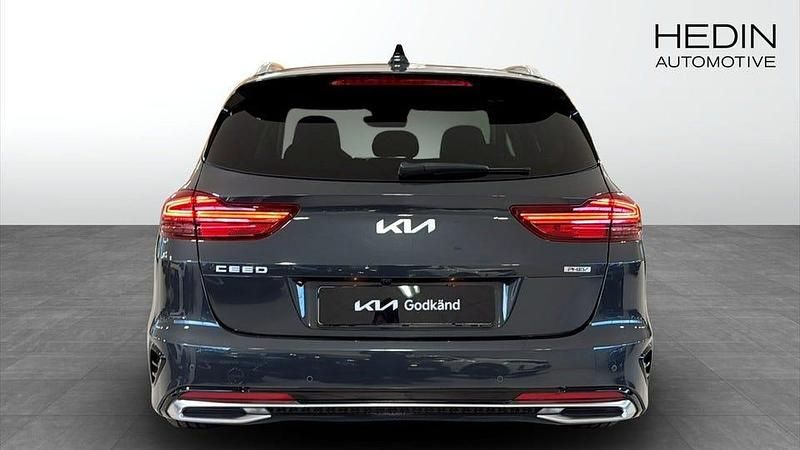 Begagnad Kia Ceed 141 HK (103 kW) 2024 Grå Halvkombi