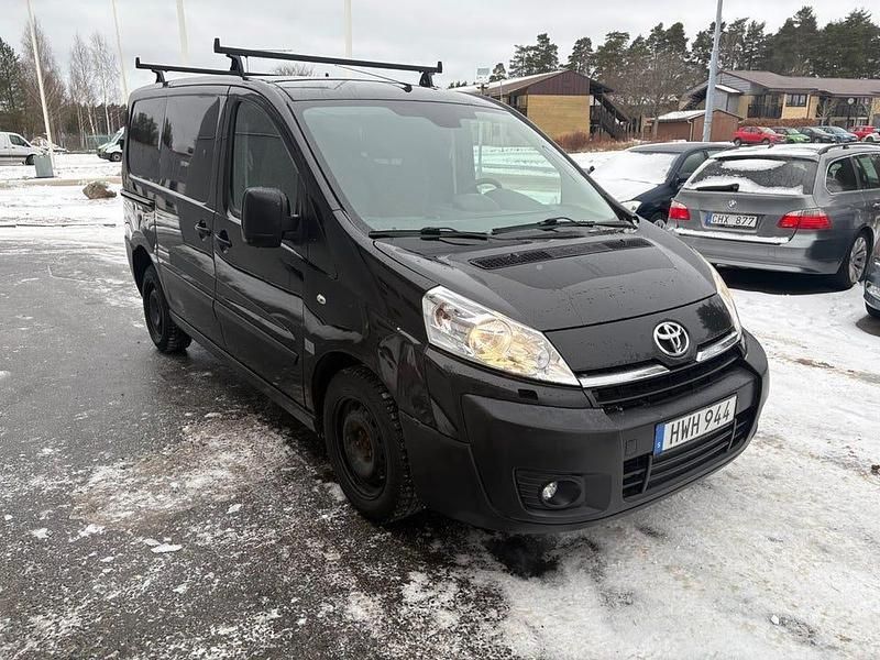 Begagnad Toyota Proace 128 HK (94 kW) 2015 Svart Minibuss
