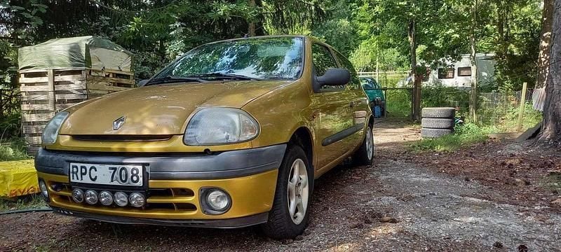 Gul Begagnad 2000 Renault Clio II Halvkombi | 10 000 kr (Dyr) - Bild 1/4