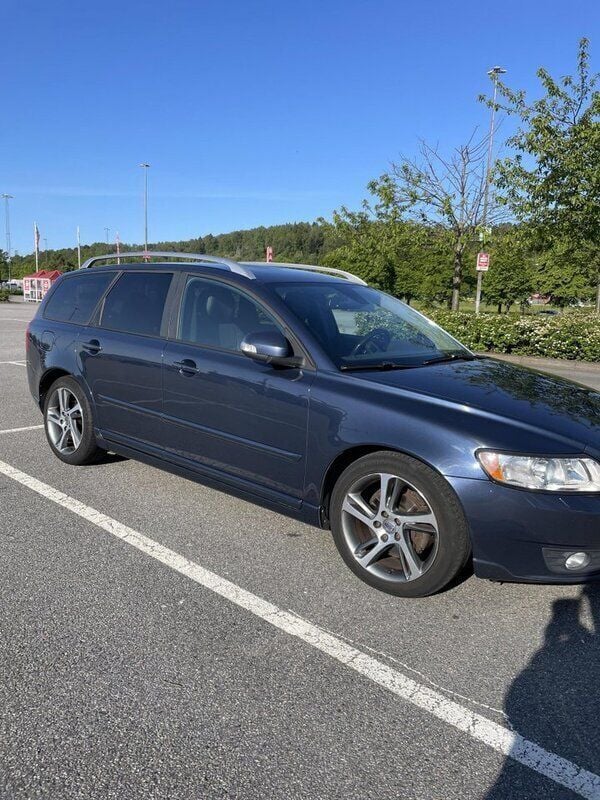 Blå Begagnad 2012 Volvo V50 Momentum Kombi | 64 500 kr (Marknadspris) - Bild 1/4