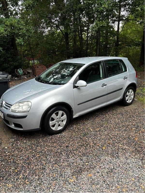 Silver Begagnad 2006 VW Golf V Trendline Halvkombi | 23 000 kr (Bra pris) - Bild 1/4