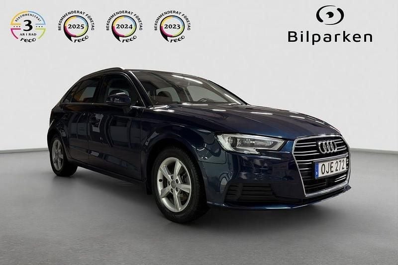 Blå Begagnad 2016 Audi A3 Sportback Comfort Halvkombi | 149 990 kr (Marknadspris) - Bild 1/4