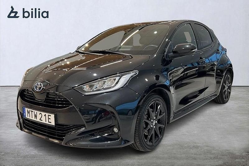 Begagnad Toyota Yaris Hybrid Style 117 HK (86 kW) 2022 Svart Halvkombi