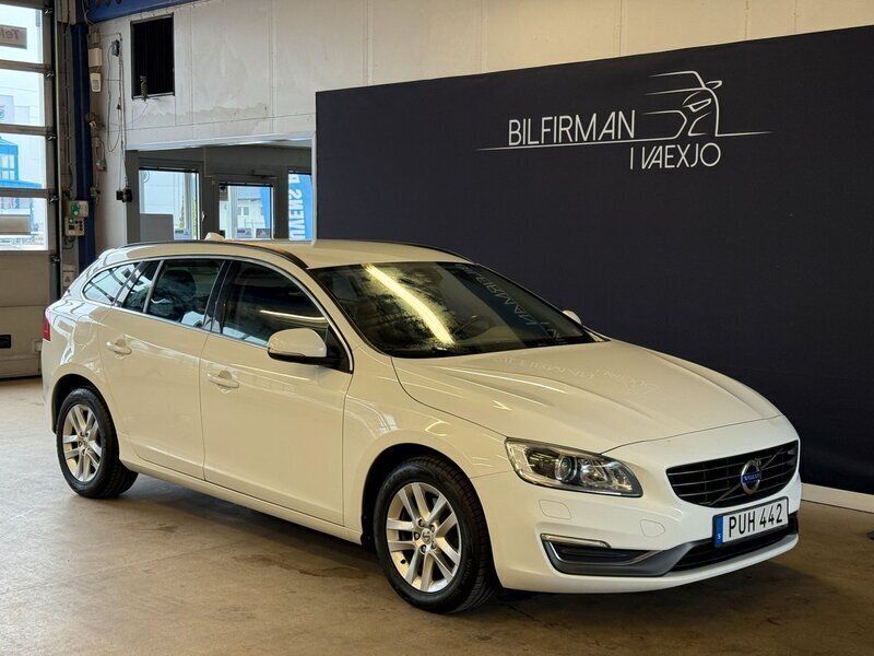 Vit Begagnad 2014 Volvo V60 Momentum Kombi | 109 900 kr (Lite dyr) - Bild 1/4