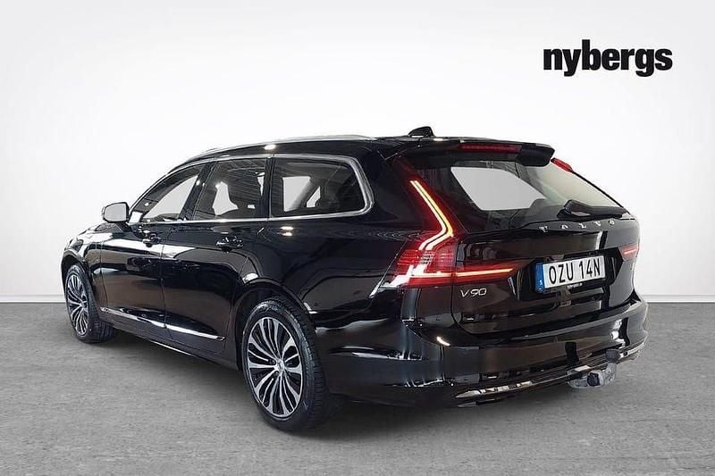 Begagnad Volvo V90 Core 355 HK (261 kW) 2023 Svart Kombi