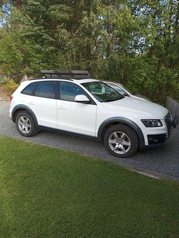 Vit Begagnad 2010 Audi Q5 Design SUV | 91 000 kr (Marknadspris) - Bild 1/4
