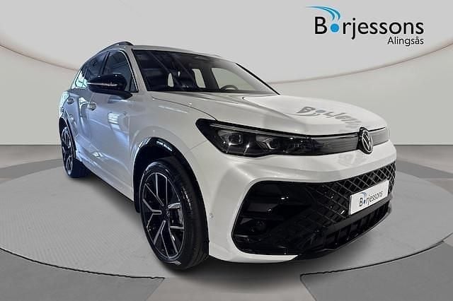 Vit Ny 2025 VW Tiguan R-line SUV | 569 900 kr (Marknadspris) - Bild 1/4