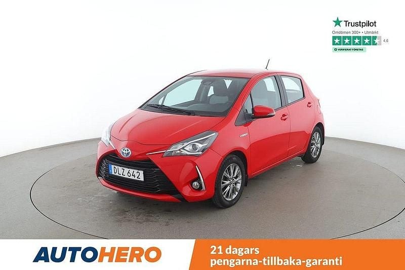 Röd Begagnad 2018 Toyota Yaris Hybrid Active Halvkombi | 153 000 kr (Bra pris) - Bild 1/4