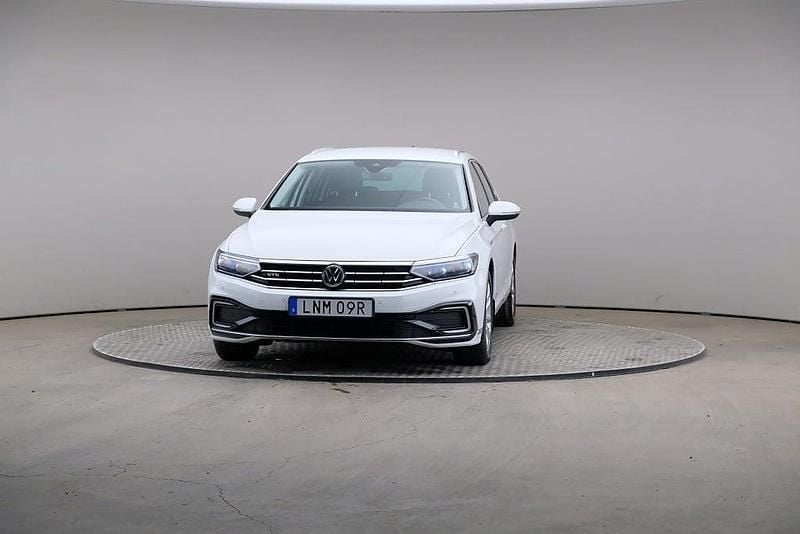 Begagnad VW Passat GTE 218 HK (160 kW) 2019 Vit Kombi