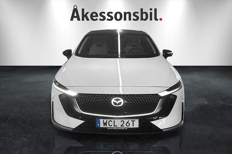 Crystal white pearl Ny 2025 Mazda 6e Takumi-Line Halvkombi | 499 500 kr - Bild 1/4