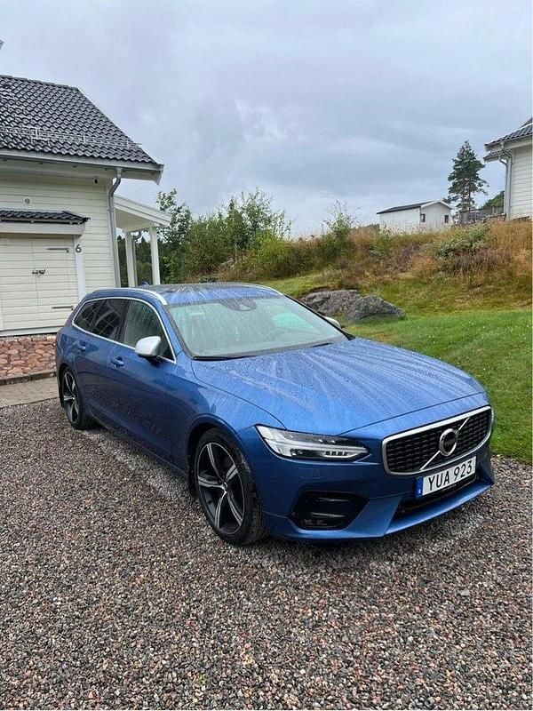 Blå Begagnad 2018 Volvo V90 R-Design Kombi | 230 000 kr (Bra pris) - Bild 1/4