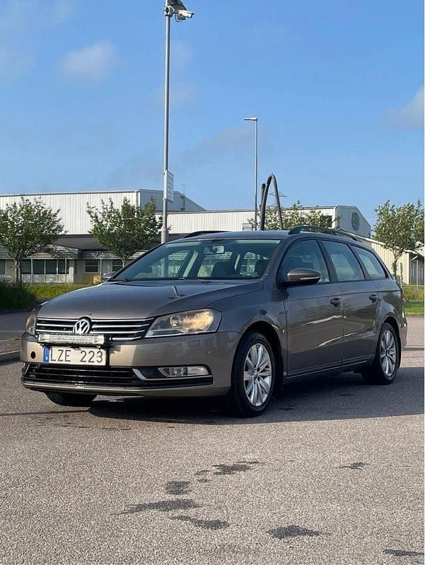 Brun Begagnad 2012 VW Passat Kombi | 34 500 kr (Superpris) - Bild 1/4