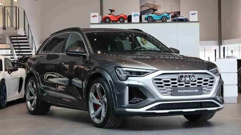 Begagnad Audi SQ8 e-tron 2024 Grå SUV
