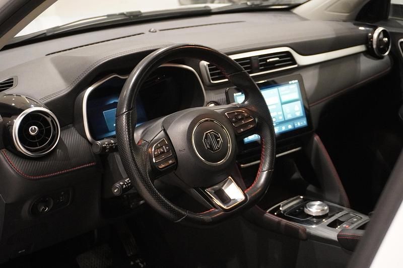 Begagnad MG ZS Comfort 114 kW (156 HK) 2022 Dover white SUV