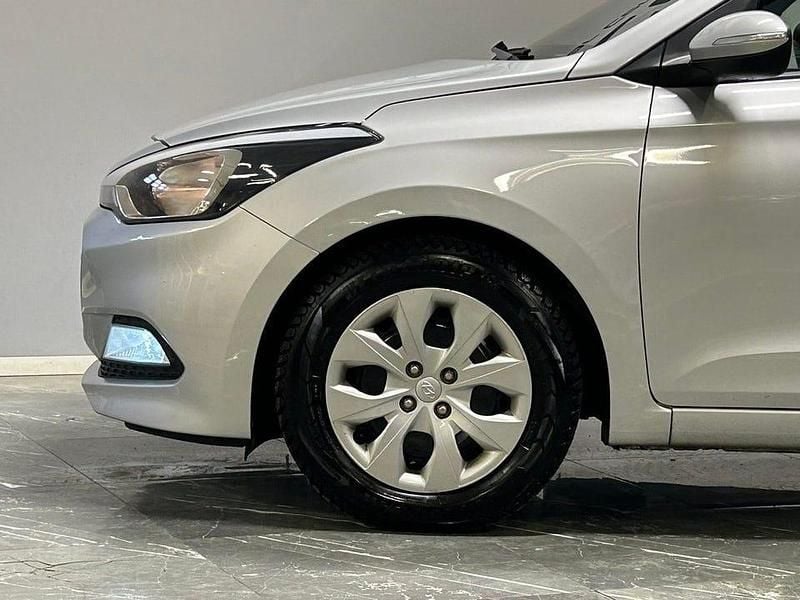 Begagnad Hyundai i20 84 HK (61 kW) 2018 Grå Halvkombi