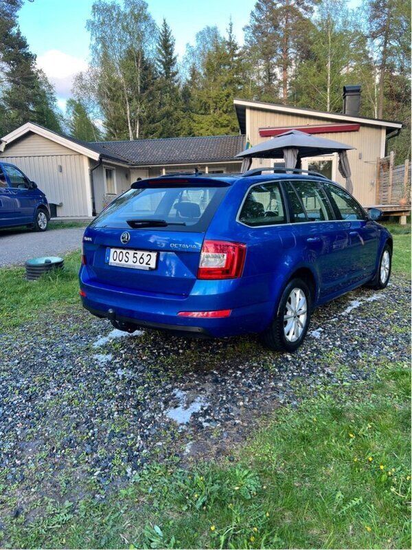 Blå Begagnad 2016 Skoda Octavia Ambition Kombi | 66 500 kr (Marknadspris) - Bild 1/4