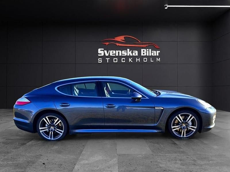 Blå Begagnad 2010 Porsche Panamera 4S Sedan | 249 900 kr (Marknadspris) - Bild 1/4