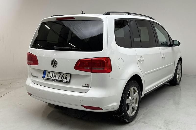 Begagnad VW Touran 150 HK (110 kW) 2014 Vit Minibuss