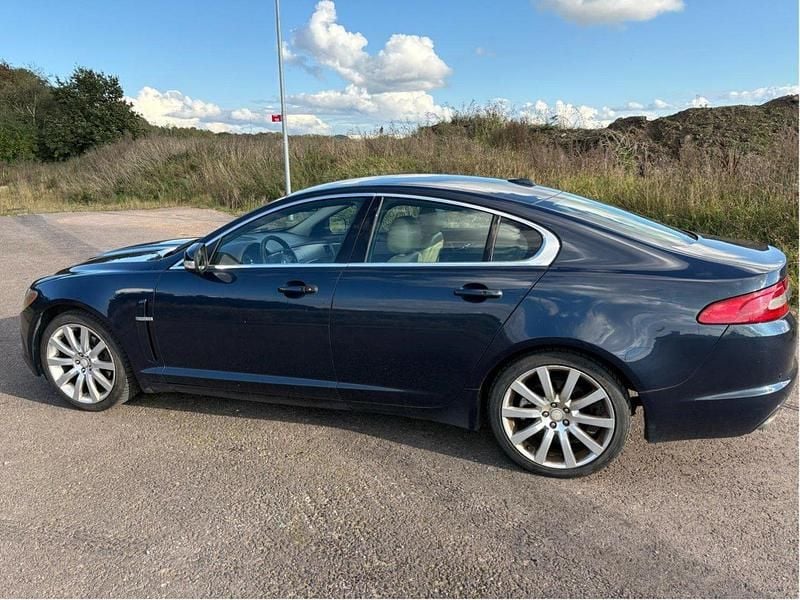 Blå Begagnad 2009 Jaguar XF Sedan | 52 000 kr (Marknadspris) - Bild 1/4