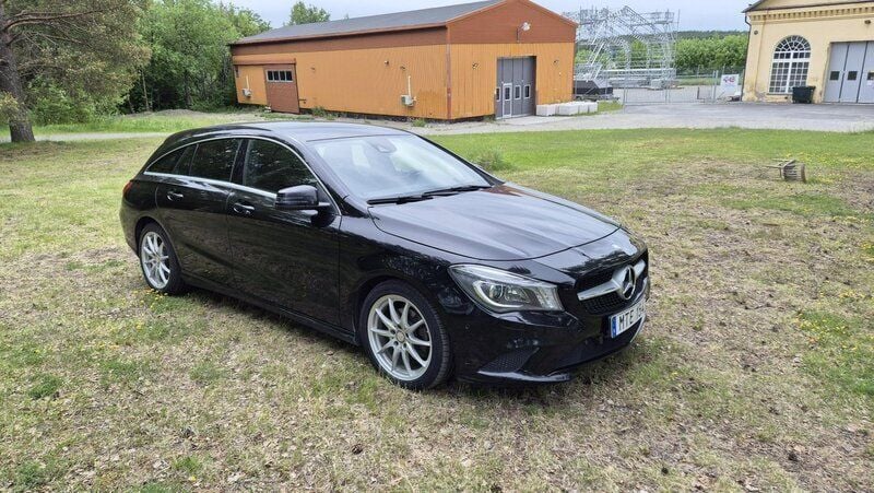 Svart Begagnad 2016 Mercedes CLA220 Shooting Brake Kombi | 169 000 kr (Bra pris) - Bild 1/4