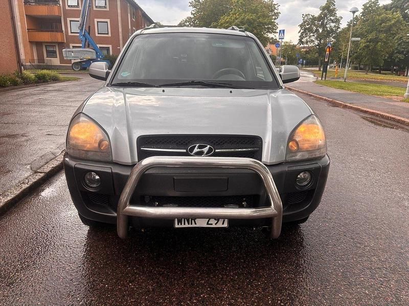 Silver Begagnad 2005 Hyundai Tucson SUV | 25 800 kr (Bra pris) - Bild 1/4