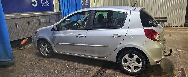 Begagnad Renault Clio R.S. 75 HK (55 kW) 2010 Halvkombi