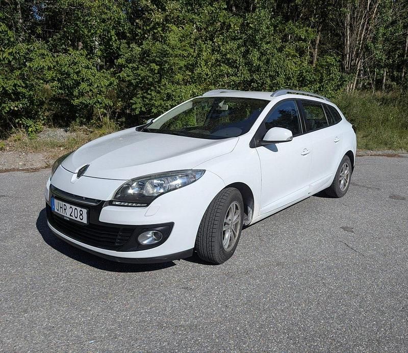 Vit Begagnad 2013 Renault Mégane GrandTour Kombi | 43 000 kr (Marknadspris) - Bild 1/4